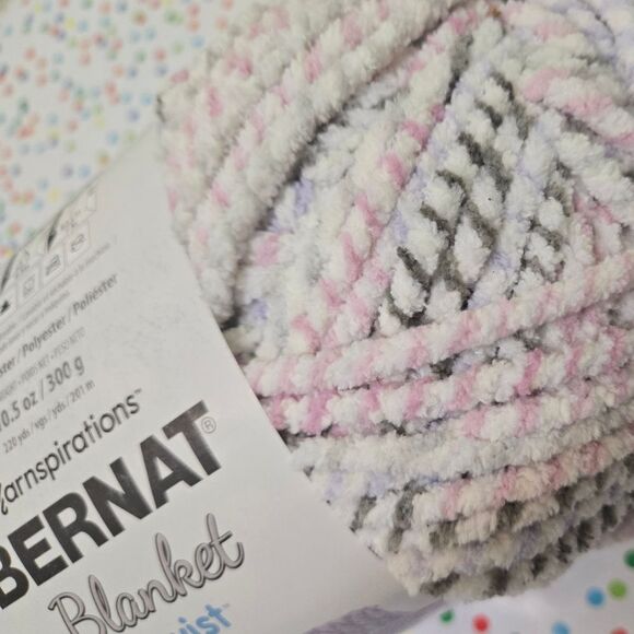 Bernat Blanket Twist Yarn LILAC GROVE 10.5 OZ SKEIN - Picture 3 of 8